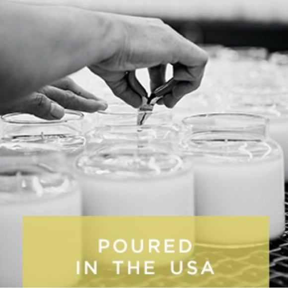 Illume Luxury Soy Candle - Coconut Milk Mango Demi Vanity Tin 11.8 oz - Picture 3 of 7